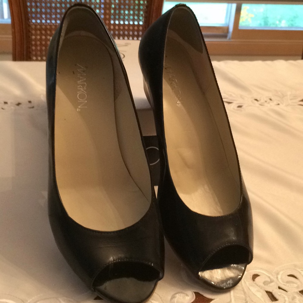 Open toe wedge.